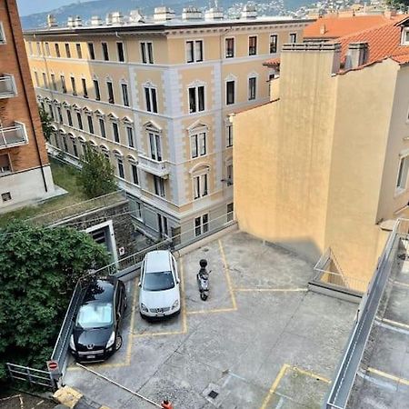 Leia Home W/Private Parking In Old Town Trieste Bagian luar foto
