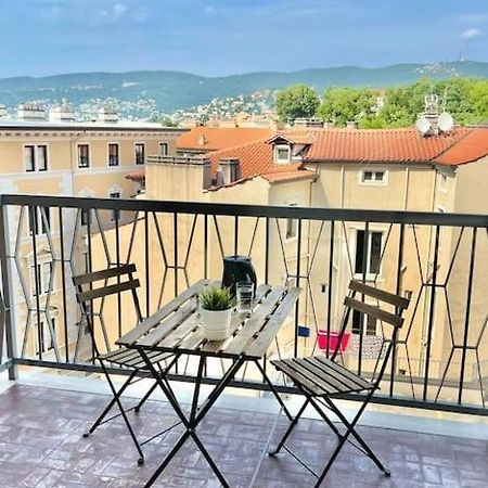 Leia Home W/Private Parking In Old Town Trieste Bagian luar foto